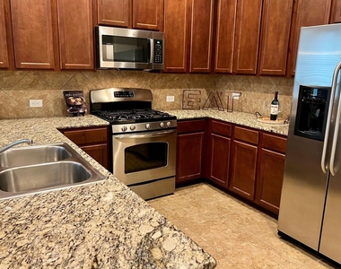 1310 W Parmer Ln - Photo Thumbnail 7