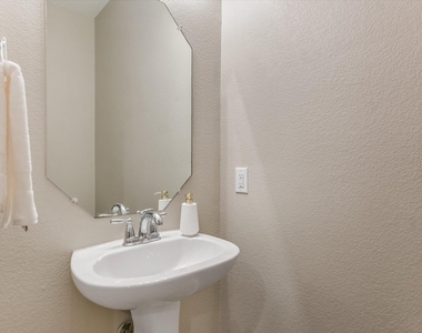 1310 W Parmer Ln - Photo Thumbnail 13