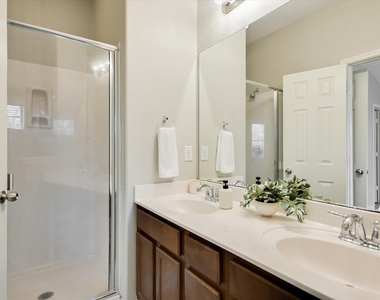 1310 W Parmer Ln - Photo Thumbnail 17