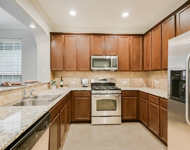 1310 W Parmer Ln - Photo Thumbnail 5