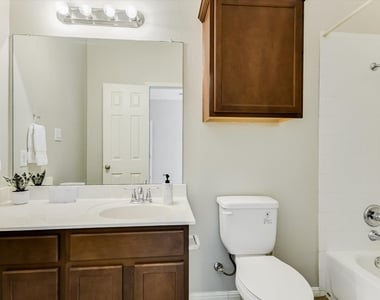1310 W Parmer Ln - Photo Thumbnail 20