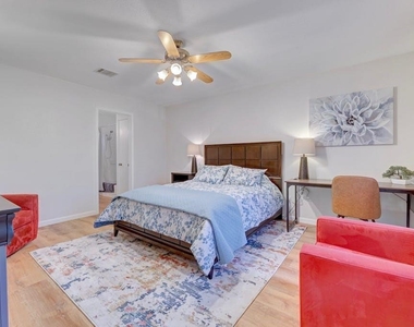 1205 Forest Oaks Path - Photo Thumbnail 14