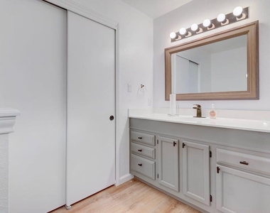 1205 Forest Oaks Path - Photo Thumbnail 18