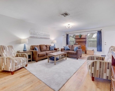 1205 Forest Oaks Path - Photo Thumbnail 2