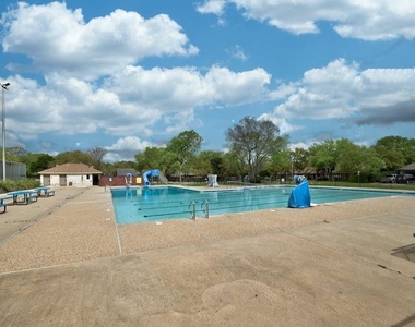 1205 Forest Oaks Path - Photo Thumbnail 34