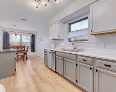 1205 Forest Oaks Path - Photo Thumbnail 10