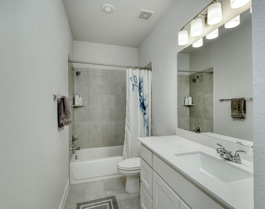 1401 Mulberry Oak Ln - Photo Thumbnail 23