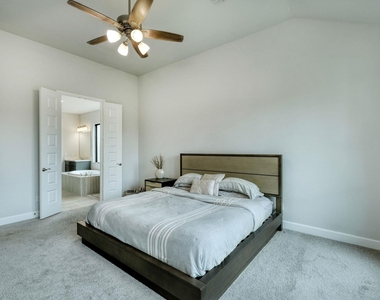 1401 Mulberry Oak Ln - Photo Thumbnail 14
