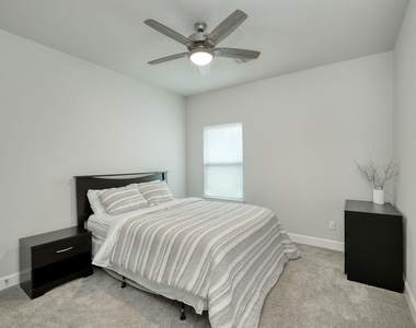 1401 Mulberry Oak Ln - Photo Thumbnail 22