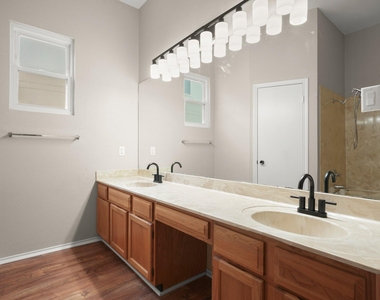 12600 Deer Falls Dr - Photo Thumbnail 11