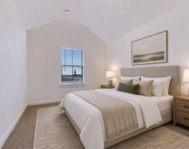 210 Melrose St - Photo Thumbnail 15