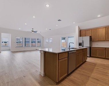 210 Melrose St - Photo Thumbnail 6