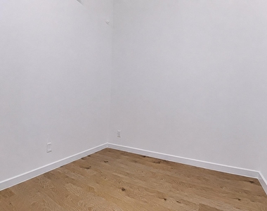210 Melrose St - Photo Thumbnail 12