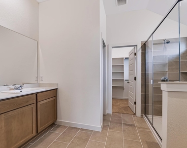 210 Melrose St - Photo Thumbnail 25