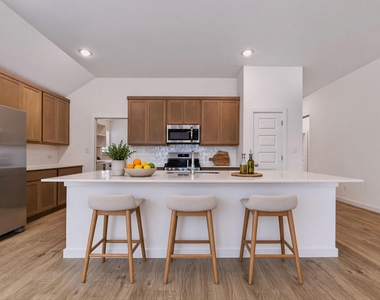 210 Melrose St - Photo Thumbnail 8