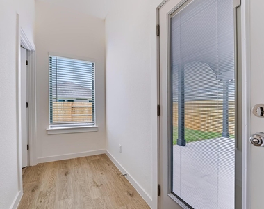 210 Melrose St - Photo Thumbnail 20
