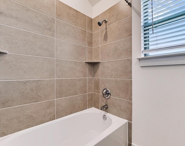 210 Melrose St - Photo Thumbnail 17