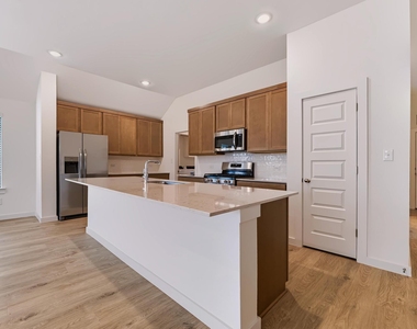 210 Melrose St - Photo Thumbnail 5