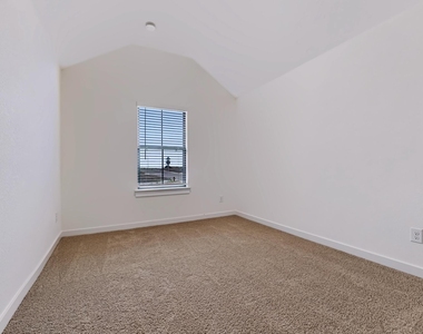 210 Melrose St - Photo Thumbnail 14