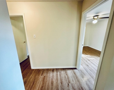 5207 Thunderbird St - Photo Thumbnail 13