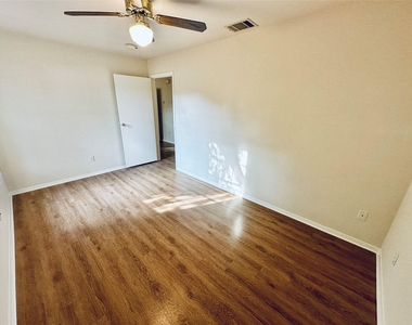 5207 Thunderbird St - Photo Thumbnail 18