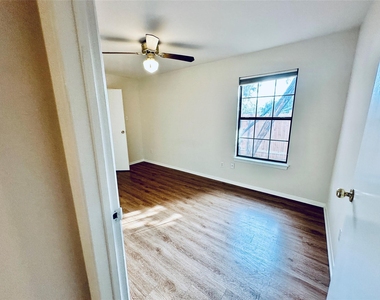 5207 Thunderbird St - Photo Thumbnail 14