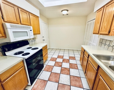 5207 Thunderbird St - Photo Thumbnail 10