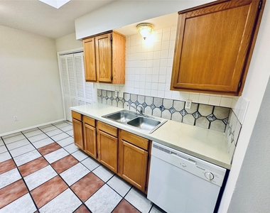 5207 Thunderbird St - Photo Thumbnail 11