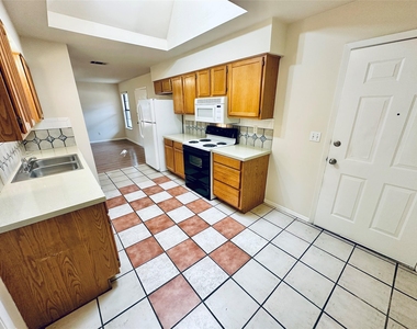 5207 Thunderbird St - Photo Thumbnail 12