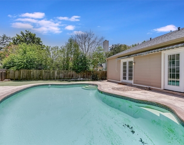 8406 Racine Trl - Photo Thumbnail 14