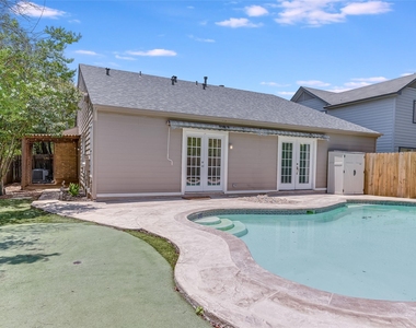 8406 Racine Trl - Photo Thumbnail 13