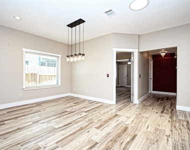 8406 Racine Trl - Photo Thumbnail 5