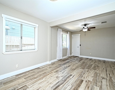 8406 Racine Trl - Photo Thumbnail 6
