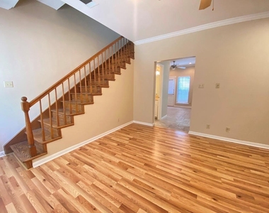 1307 Kinney Ave - Photo Thumbnail 5