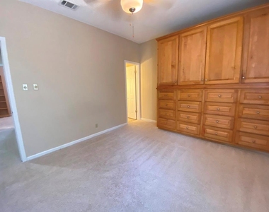 1307 Kinney Ave - Photo Thumbnail 19