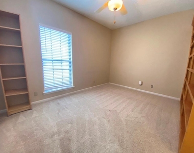 1307 Kinney Ave - Photo Thumbnail 13
