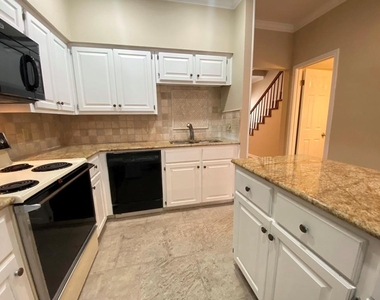 1307 Kinney Ave - Photo Thumbnail 9