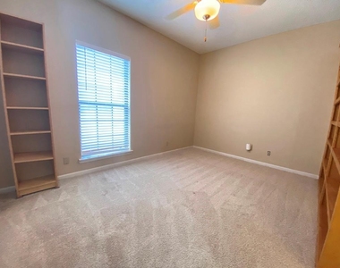 1307 Kinney Ave - Photo Thumbnail 14