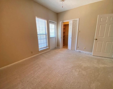 1307 Kinney Ave - Photo Thumbnail 18