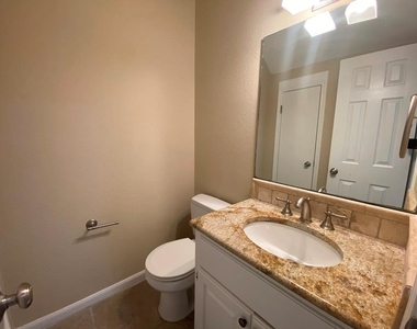 1307 Kinney Ave - Photo Thumbnail 6