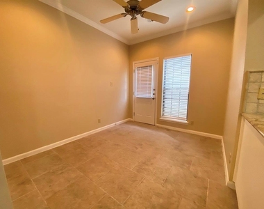 1307 Kinney Ave - Photo Thumbnail 10