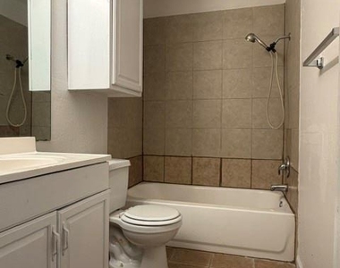 10705 Lanshire Dr - Photo Thumbnail 6