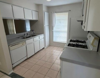 10705 Lanshire Dr - Photo Thumbnail 5
