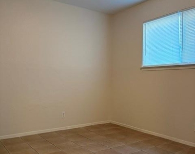 10705 Lanshire Dr - Photo Thumbnail 11
