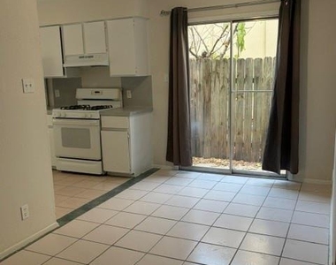 10705 Lanshire Dr - Photo Thumbnail 3