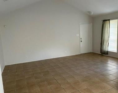10705 Lanshire Dr - Photo Thumbnail 2