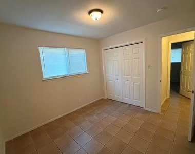 10705 Lanshire Dr - Photo Thumbnail 10
