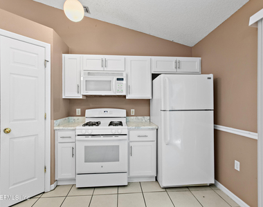7323 Lawn Tennis Lane - Photo Thumbnail 6
