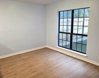 11326 Trotting Horse Lane S - Photo Thumbnail 3
