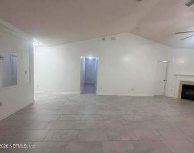 6423 Crimson Leaf Lane - Photo Thumbnail 4
